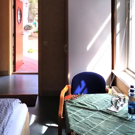 Enklinge Skola 住宿加早餐酒店 *