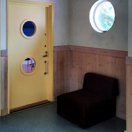 Enklinge skola Bed & Breakfast *
